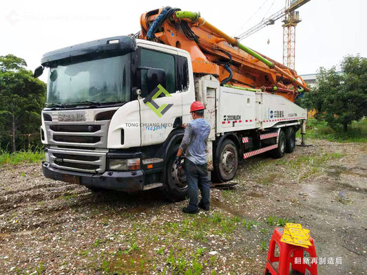 8×4 usou chassis de Scania do caminhão da bomba concreta usou a bomba concreta do crescimento