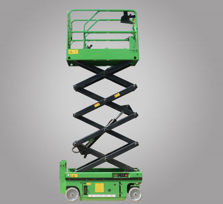 4*2 Modo de accionamento Plataforma de trabalho aéreo tipo tesoura líquida para carga de 2260 kg em máquinas de construção